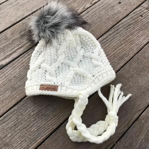 Zimná pletená podšitá čiapka so šnúrkami
